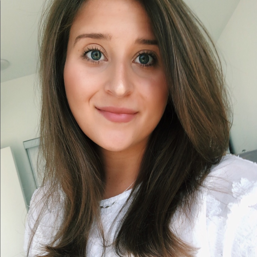 Meet your Posher, Emily